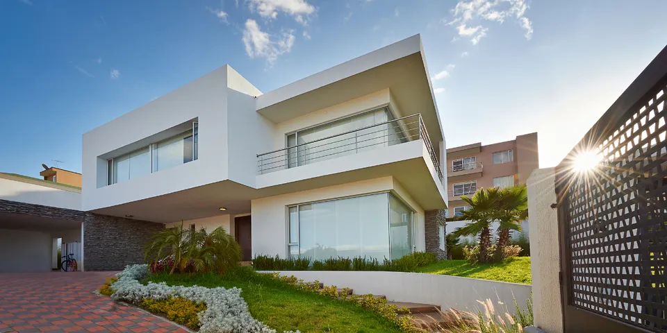 4 Factors to Consider When Choosing Replacement Windows